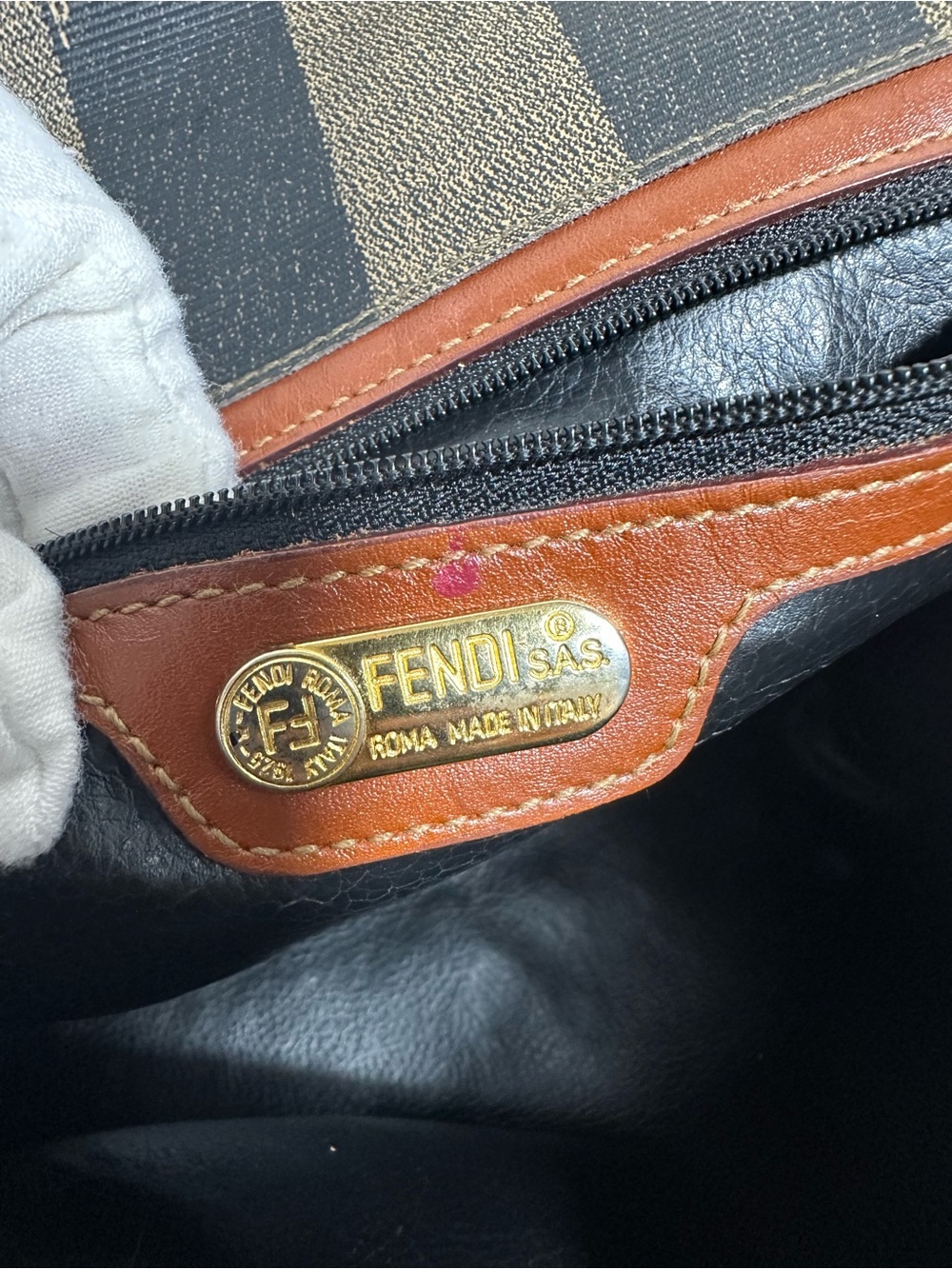 Vintage FENDI crossbody bag - Picture 4 of 15
